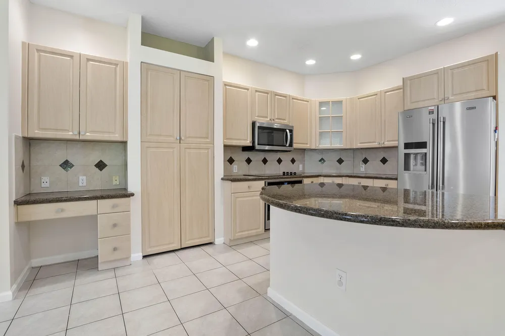 6370 Stonehurst Circle, Lake Worth Beach, FL 33467