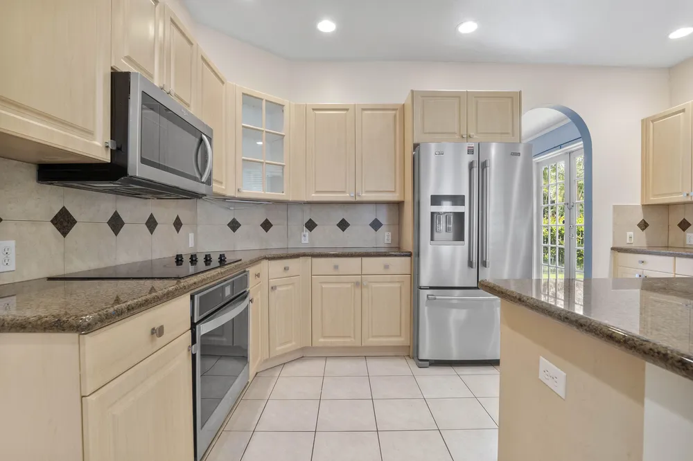 6370 Stonehurst Circle, Lake Worth Beach, FL 33467