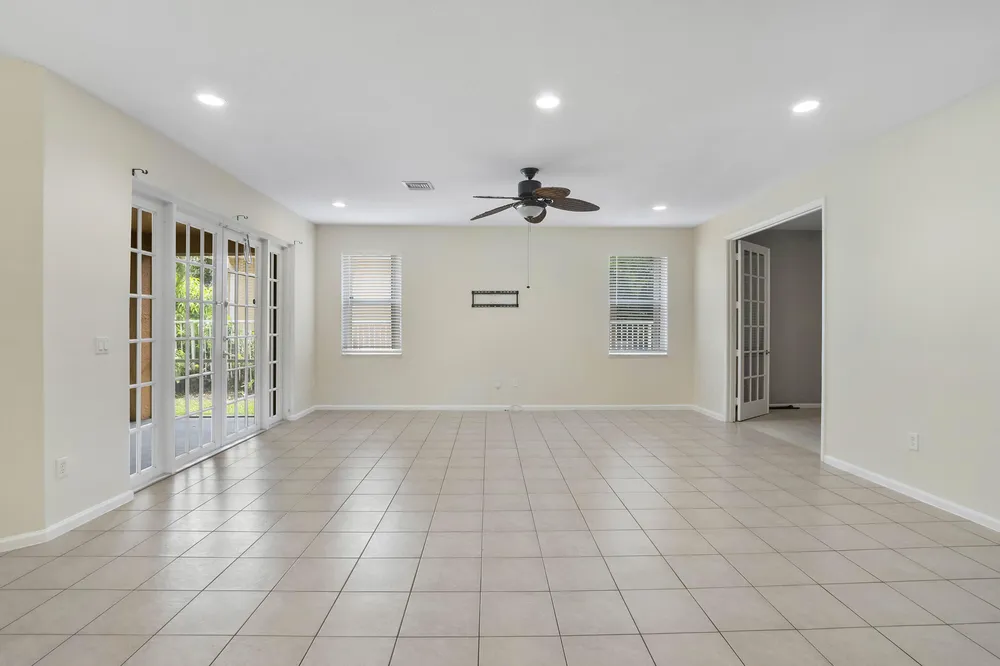 6370 Stonehurst Circle, Lake Worth Beach, FL 33467