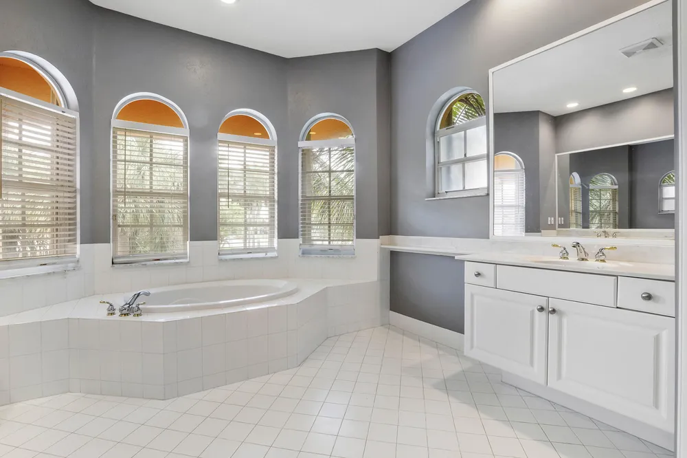 6370 Stonehurst Circle, Lake Worth Beach, FL 33467