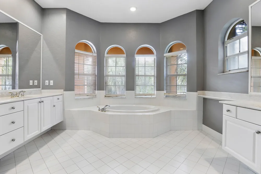 6370 Stonehurst Circle, Lake Worth Beach, FL 33467