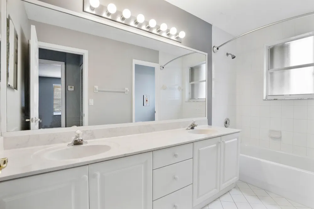 6370 Stonehurst Circle, Lake Worth Beach, FL 33467