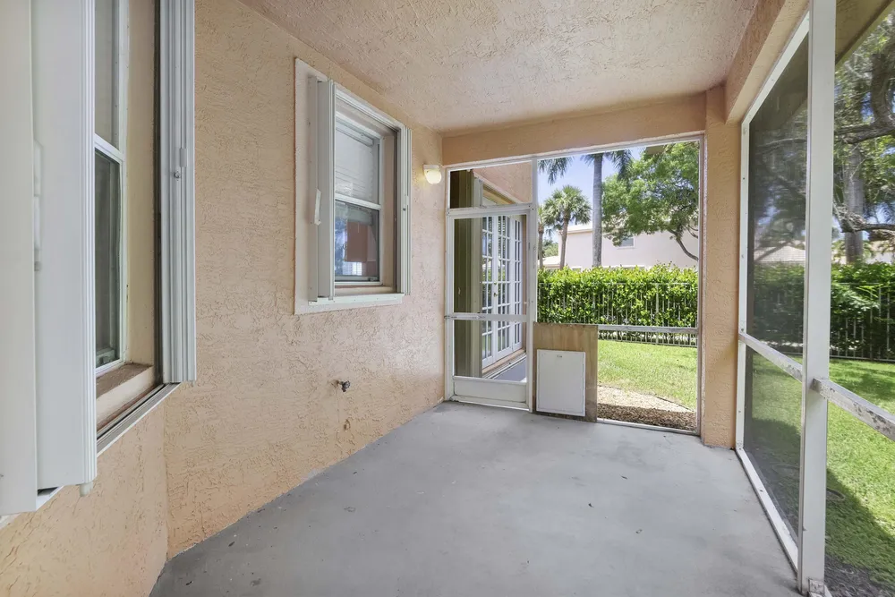 6370 Stonehurst Circle, Lake Worth Beach, FL 33467