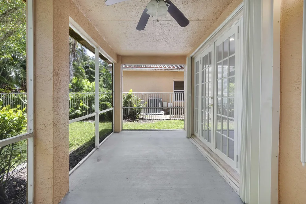 6370 Stonehurst Circle, Lake Worth Beach, FL 33467