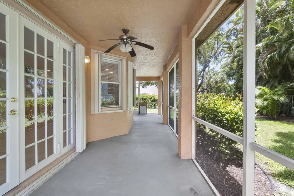 6370 Stonehurst Circle, Lake Worth Beach, FL 33467