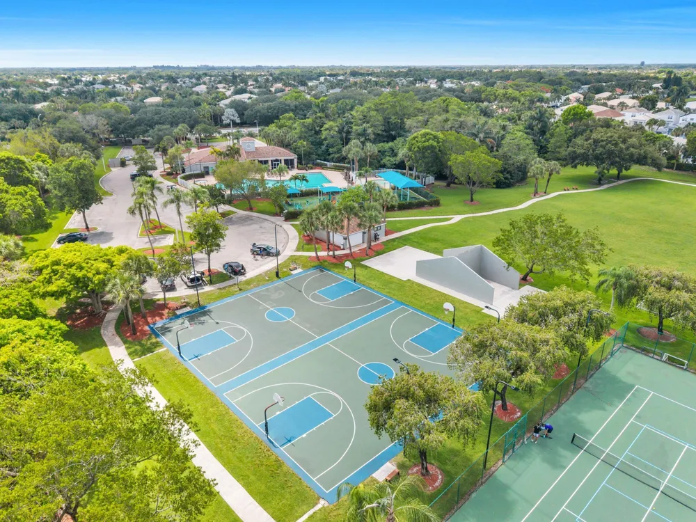 6370 Stonehurst Circle, Lake Worth Beach, FL 33467