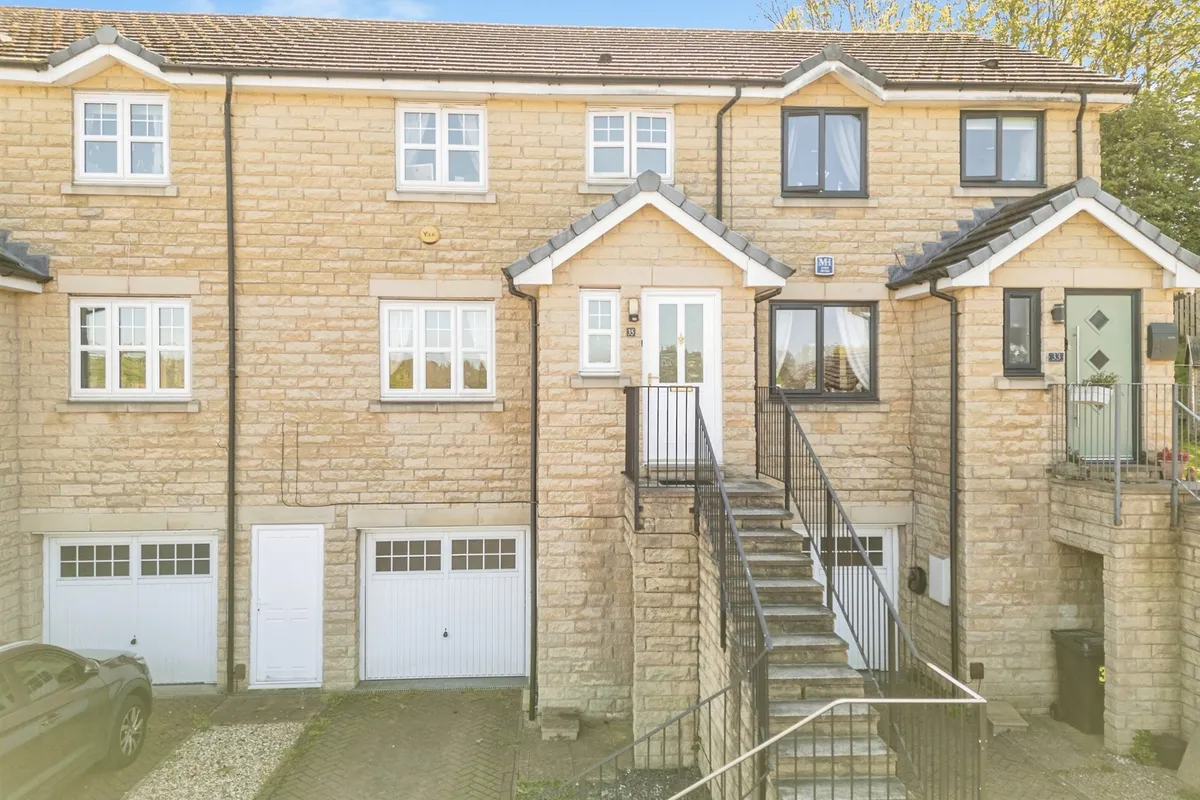 Greenfield View, Batley