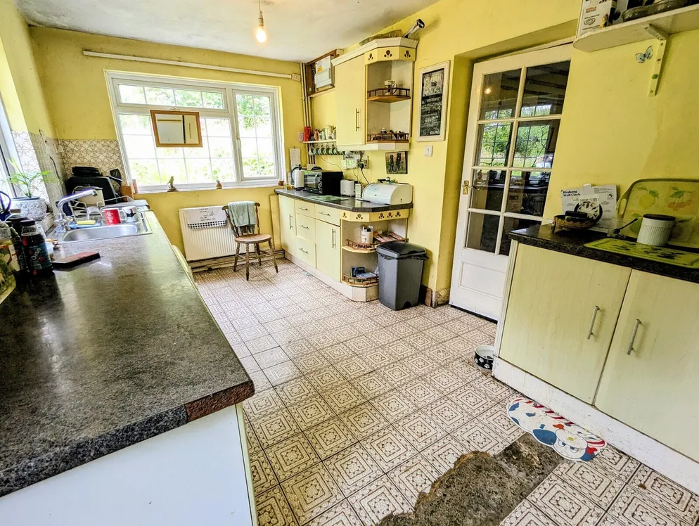 Property carousel item 4
