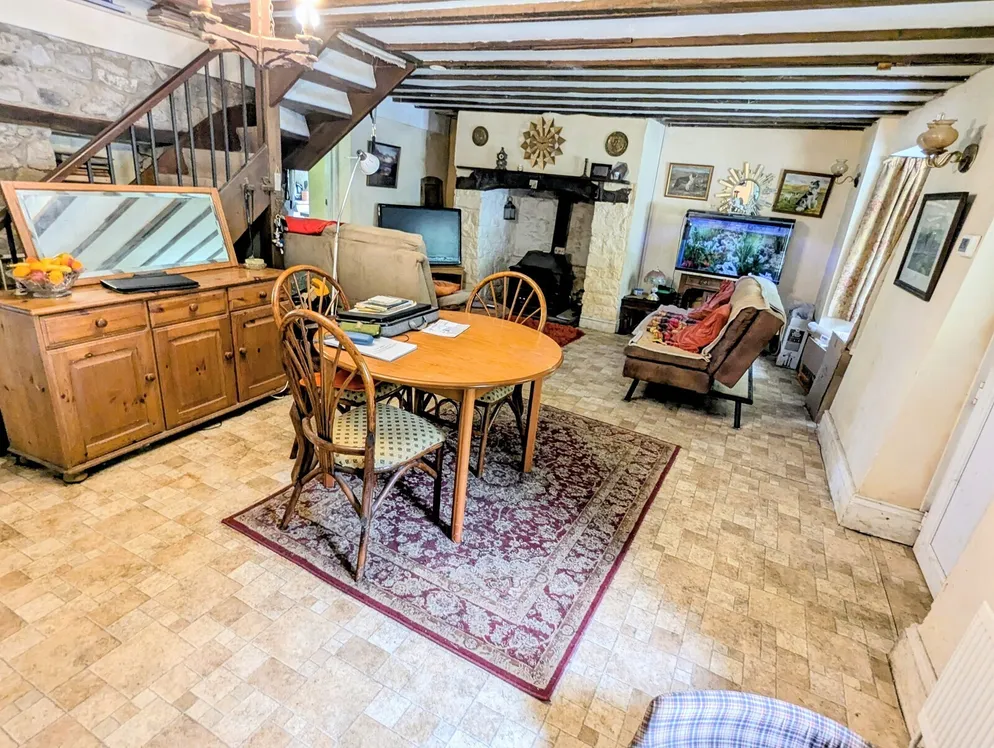 Property carousel item 6