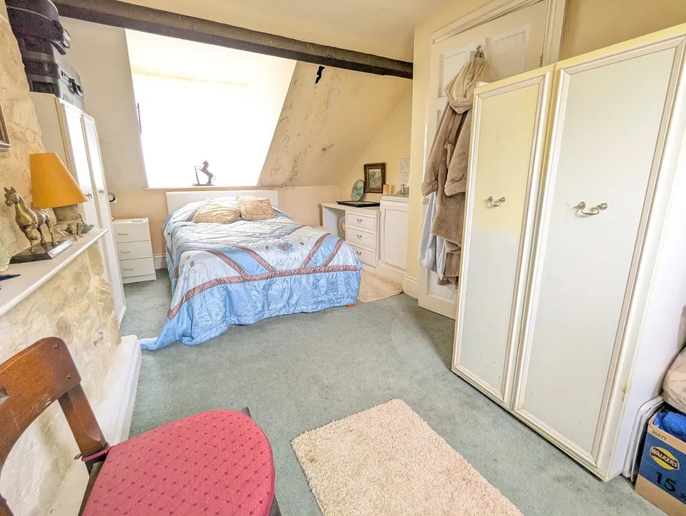 Property carousel item 12