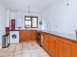 Lagonda Close, Newport Pagnell thumb 3