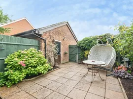 Lagonda Close, Newport Pagnell thumb 2