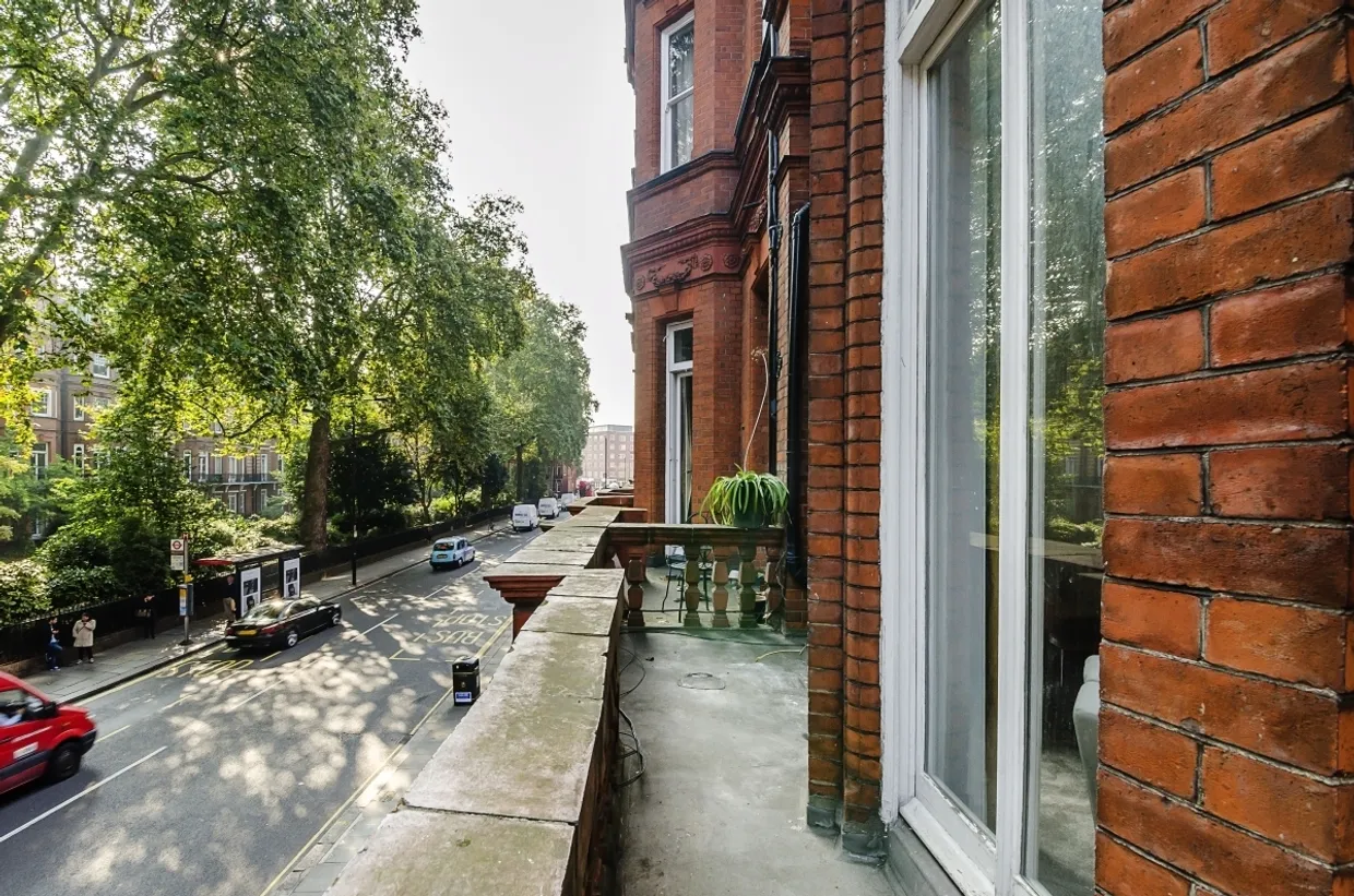 Lower Sloane Street London SW1W photo 10