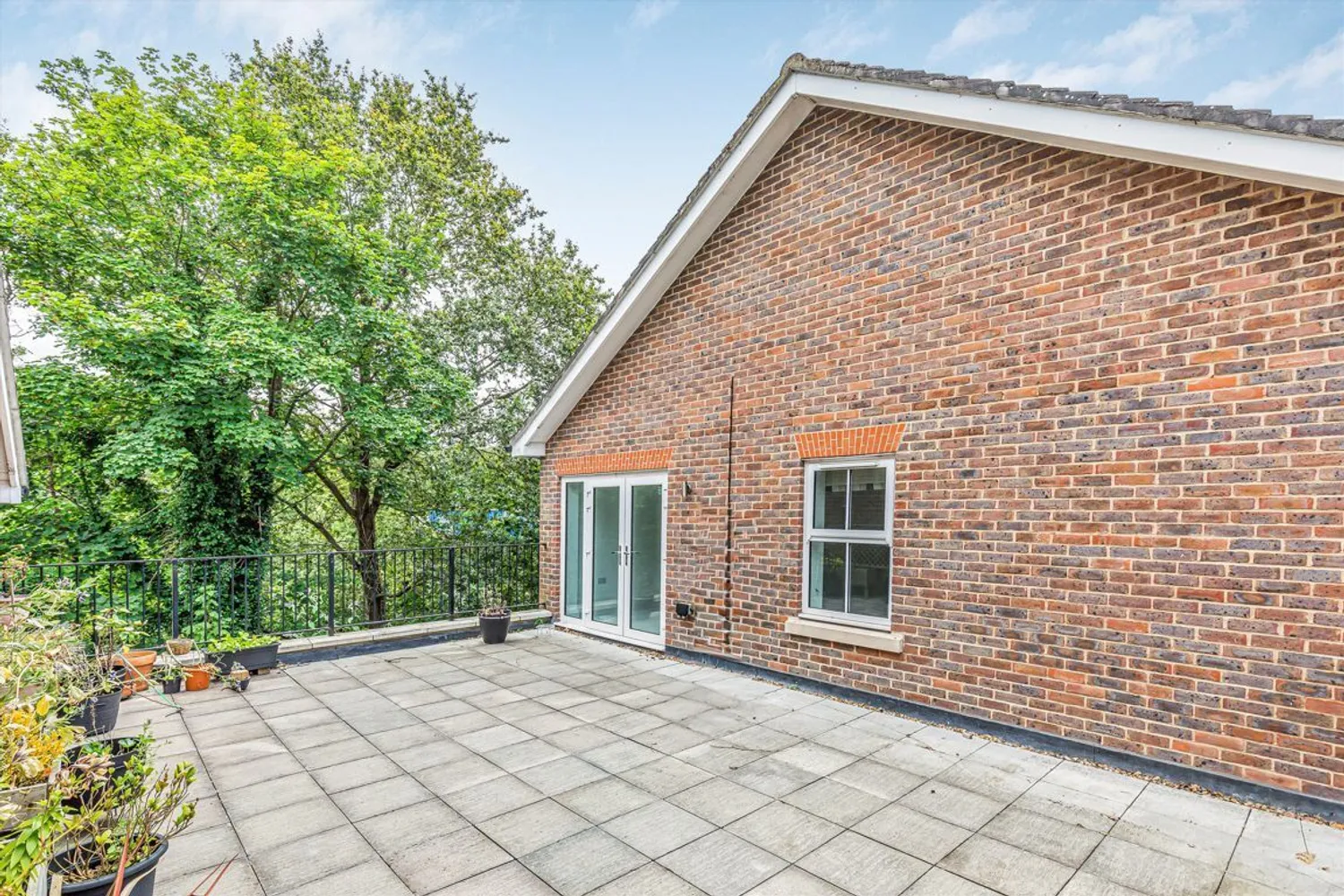 Ashley Road, Walton-On-Thames, KT12 photo 8
