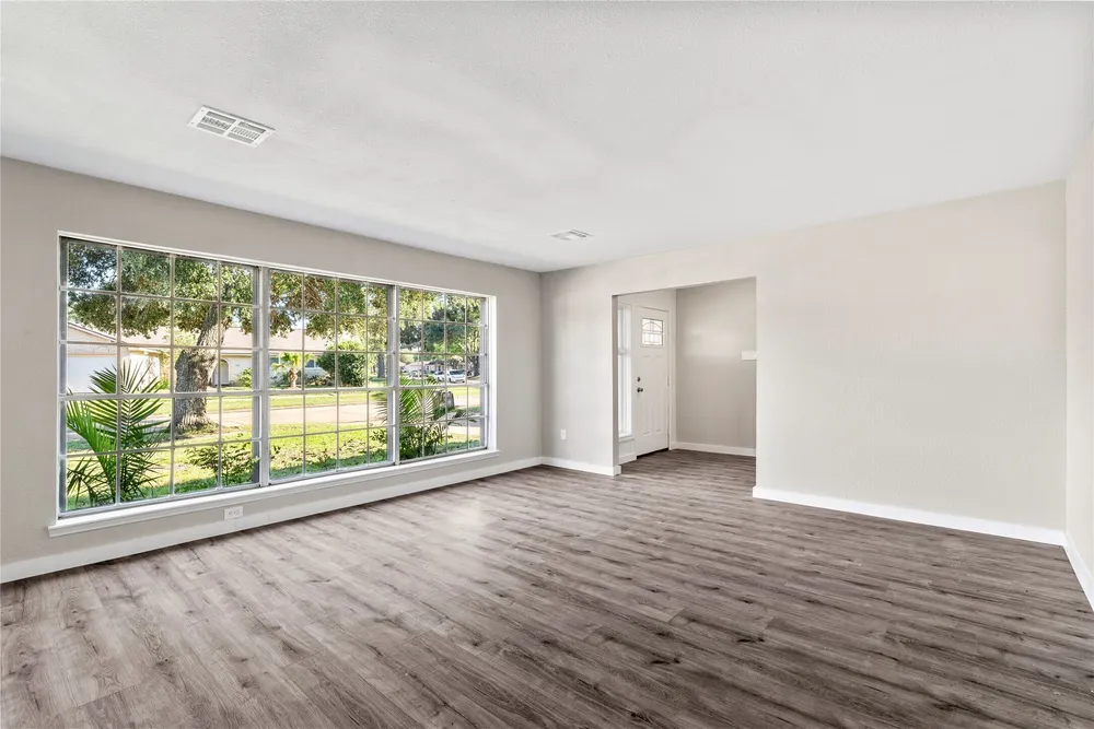 9110 Vickijohn Dr, Houston, TX 77031
