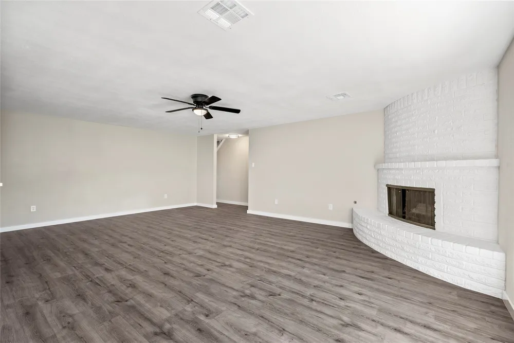 9110 Vickijohn Dr, Houston, TX 77031