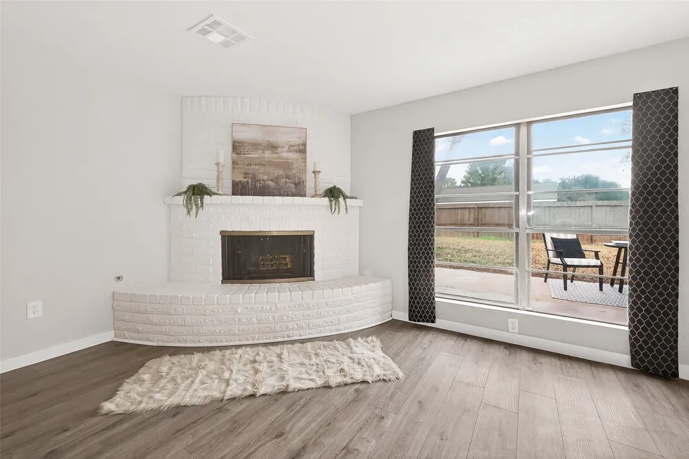 9110 Vickijohn Dr, Houston, TX 77031