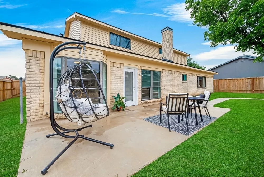 9110 Vickijohn Dr, Houston, TX 77031
