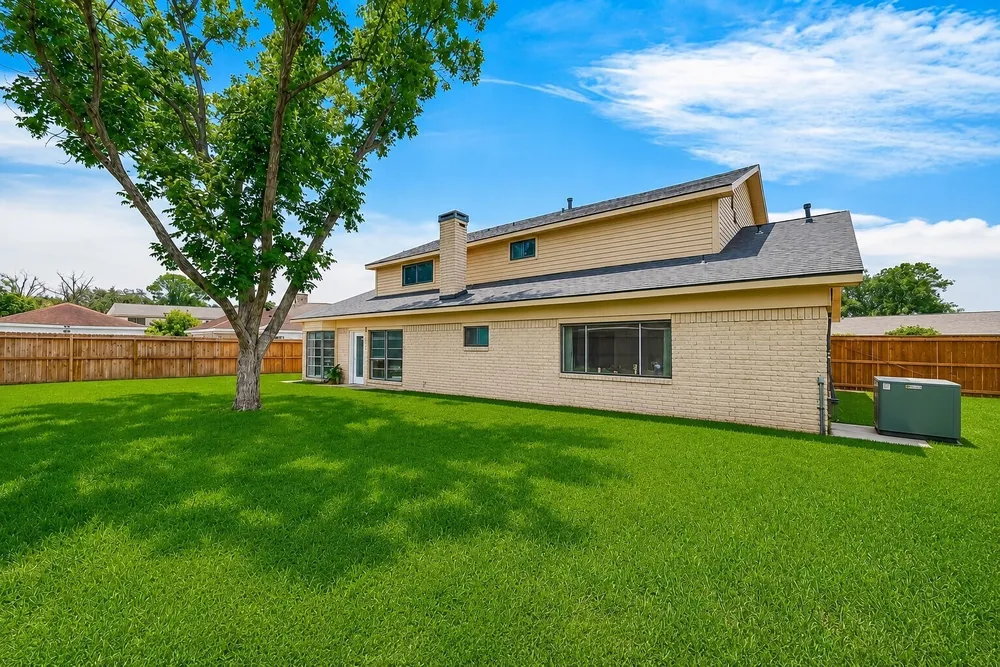 9110 Vickijohn Dr, Houston, TX 77031