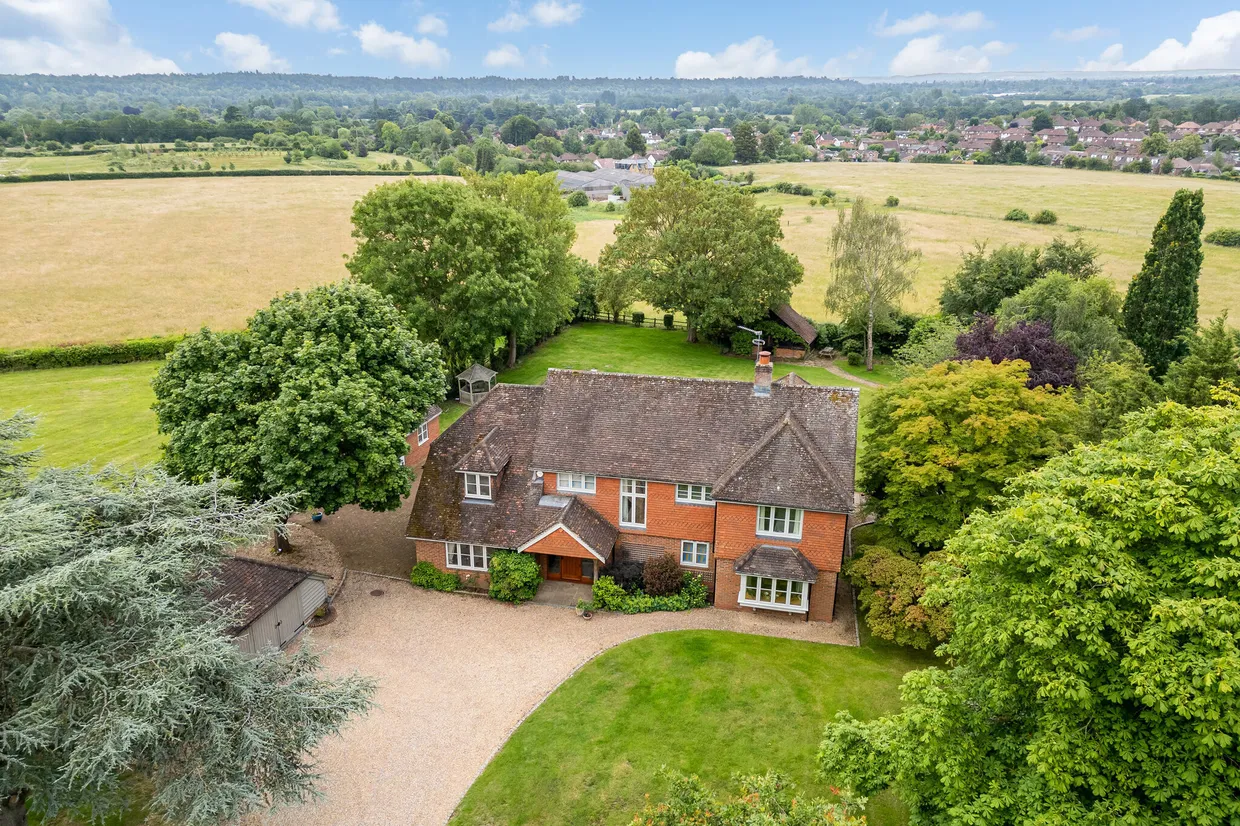 Bradcutts Lane, Cookham, Maidenhead, SL6 photo 1