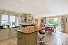 Bradcutts Lane, Cookham, Maidenhead, SL6 photo 4