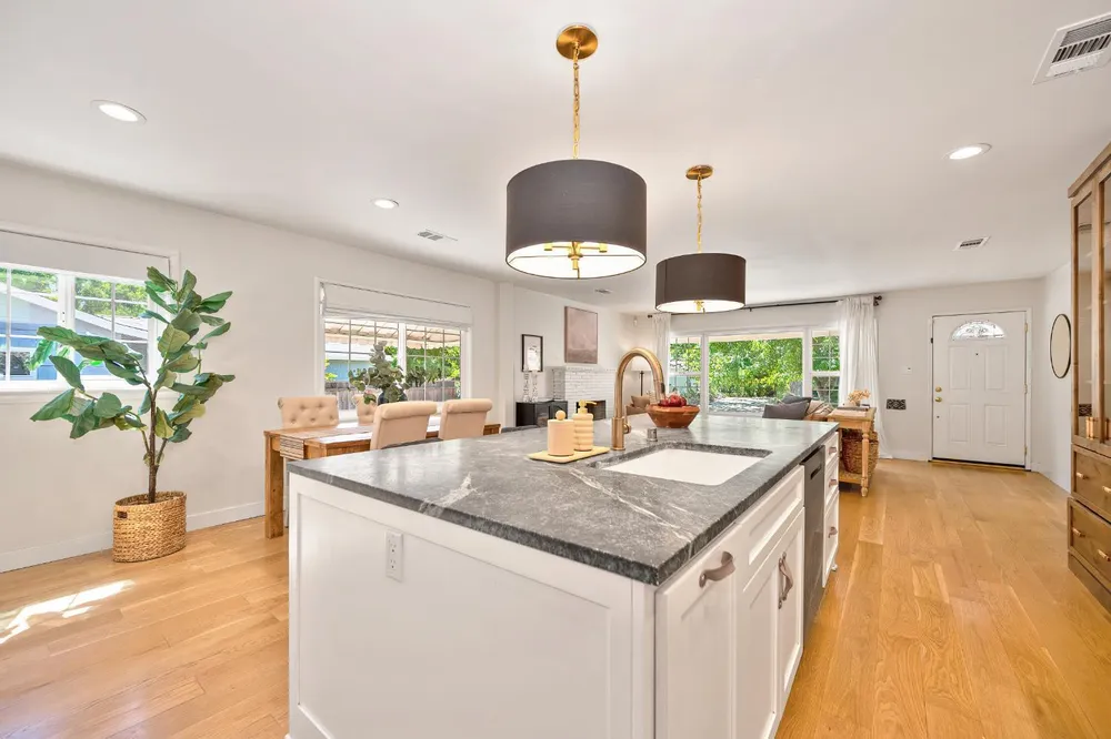 5712 McAdoo Ave, Sacramento, CA 95819