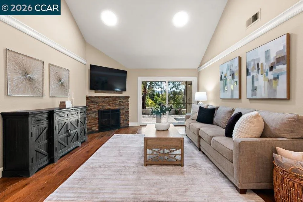 565 Silver Lake Dr, Danville, CA 94526