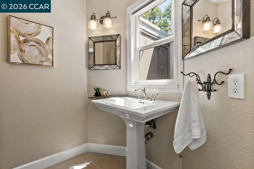 565 Silver Lake Dr, Danville, CA 94526