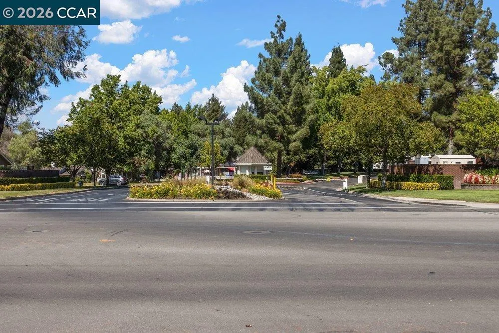 565 Silver Lake Dr, Danville, CA 94526