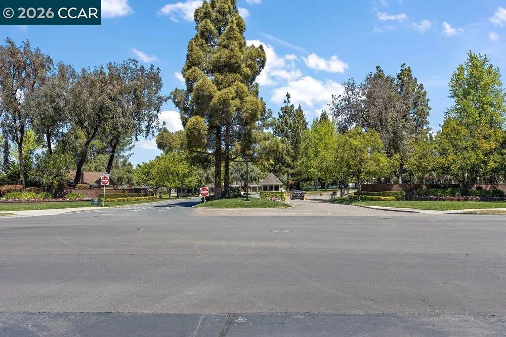 565 Silver Lake Dr, Danville, CA 94526