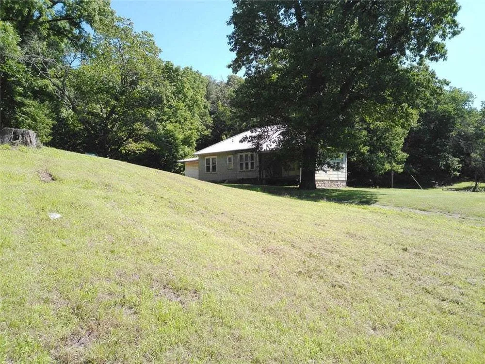 1029 Bear Hollow Rd, Pineville, MO 64856