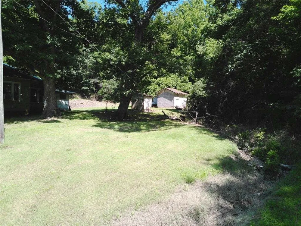 1029 Bear Hollow Rd, Pineville, MO 64856