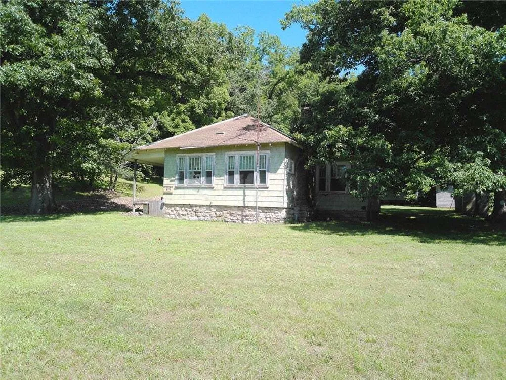 1029 Bear Hollow Rd, Pineville, MO 64856