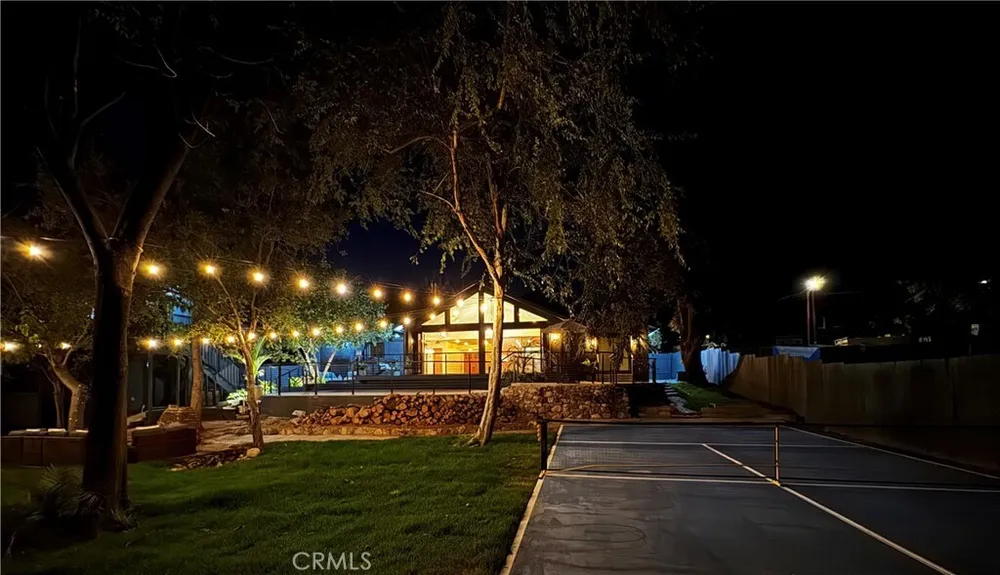 32 W Las Flores Dr, Altadena, CA 91001