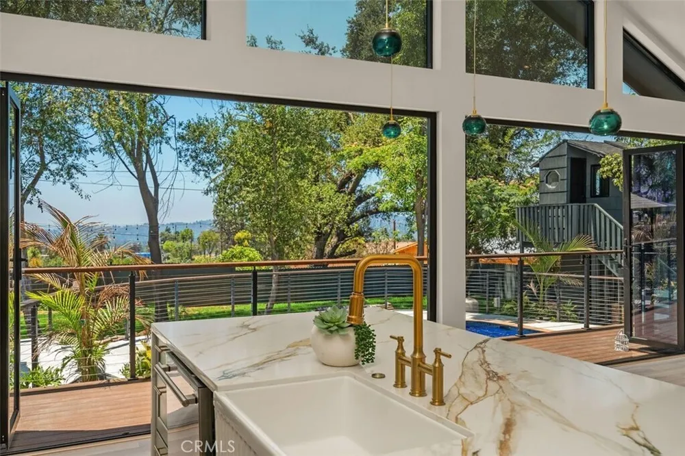 32 W Las Flores Dr, Altadena, CA 91001