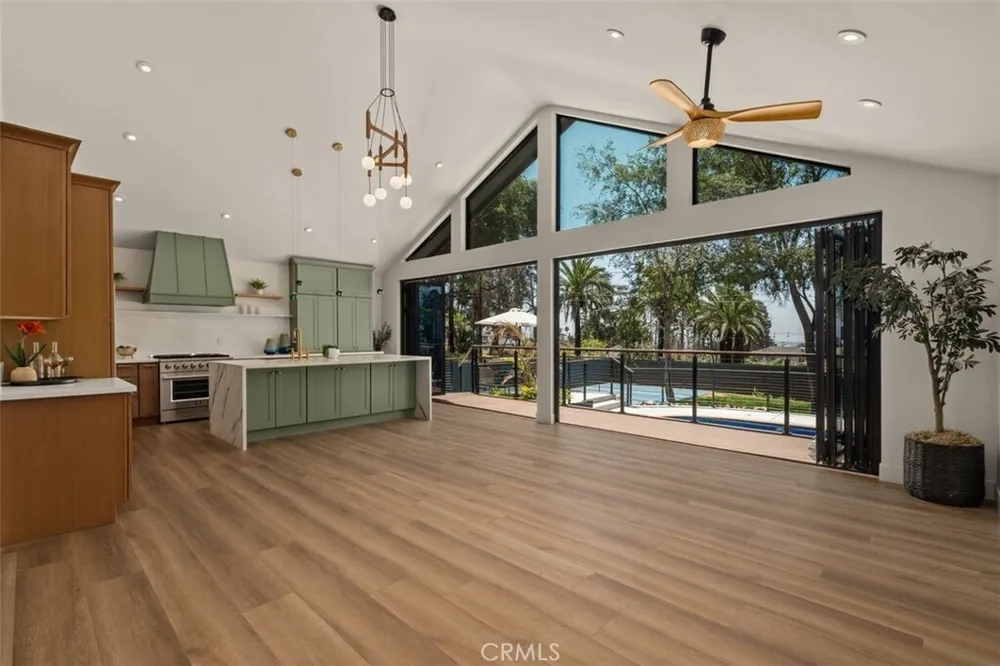 32 W Las Flores Dr, Altadena, CA 91001
