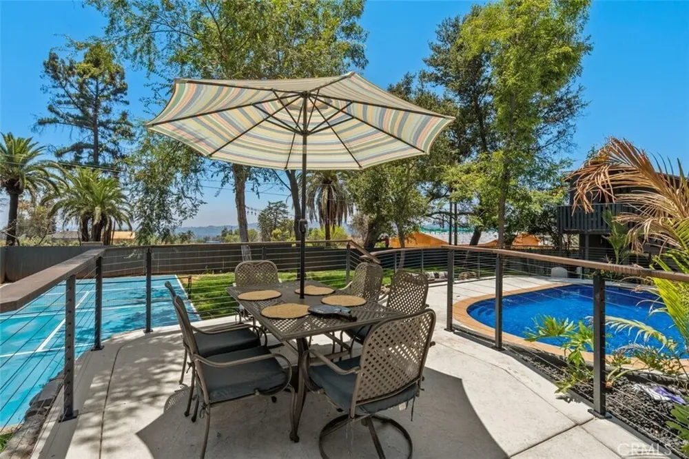 32 W Las Flores Dr, Altadena, CA 91001