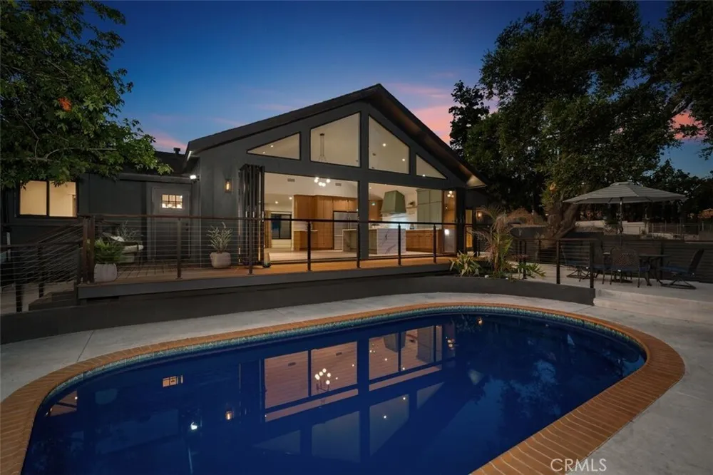 32 W Las Flores Dr, Altadena, CA 91001