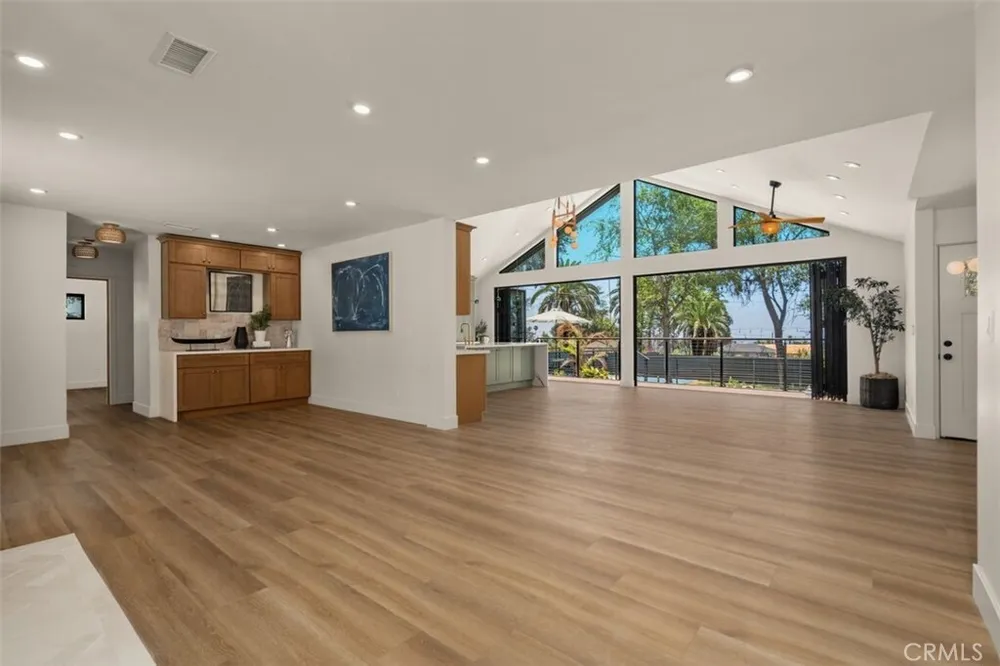 32 W Las Flores Dr, Altadena, CA 91001