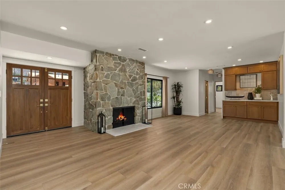 32 W Las Flores Dr, Altadena, CA 91001