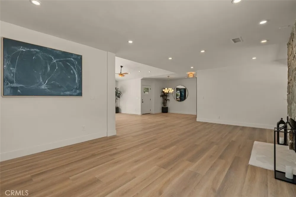 32 W Las Flores Dr, Altadena, CA 91001