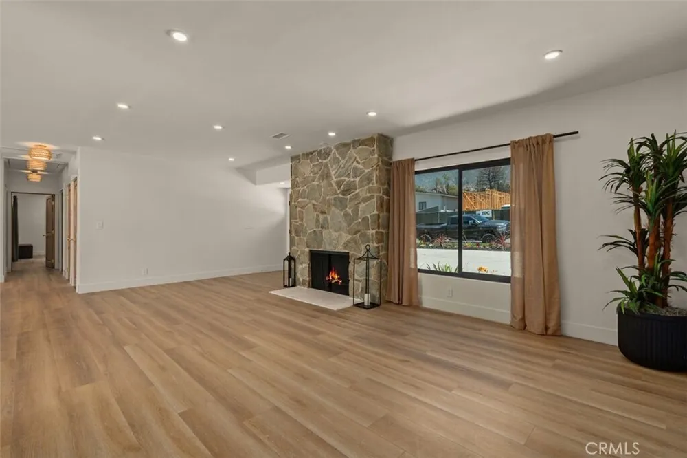 32 W Las Flores Dr, Altadena, CA 91001