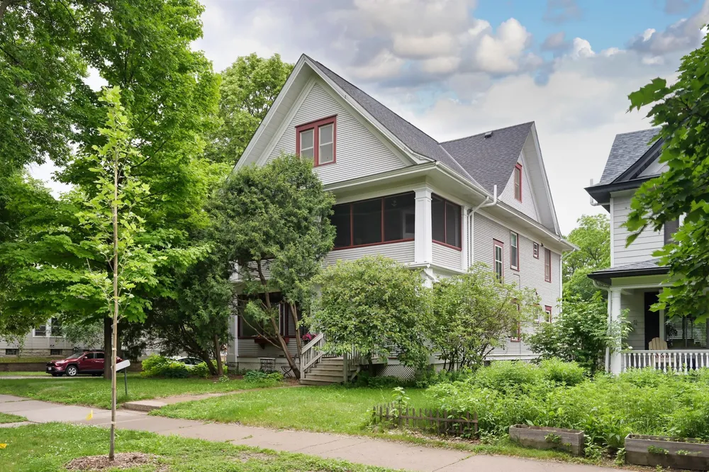 1854 Laurel Ave, St Paul, MN 55104