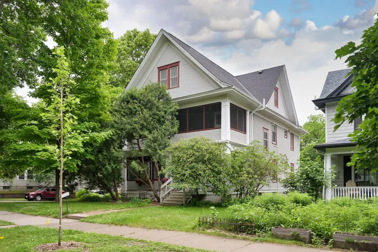 1854 Laurel Ave, St Paul, MN 55104
