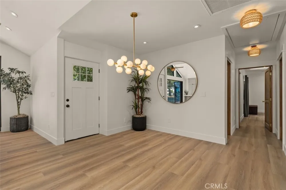 32 W Las Flores Dr, Altadena, CA 91001