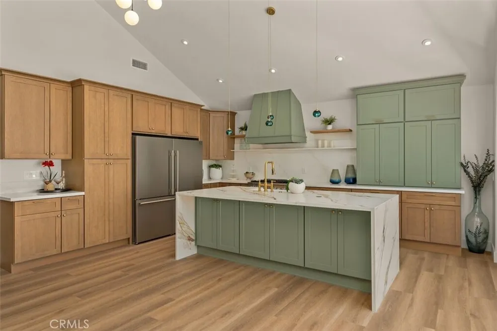 32 W Las Flores Dr, Altadena, CA 91001