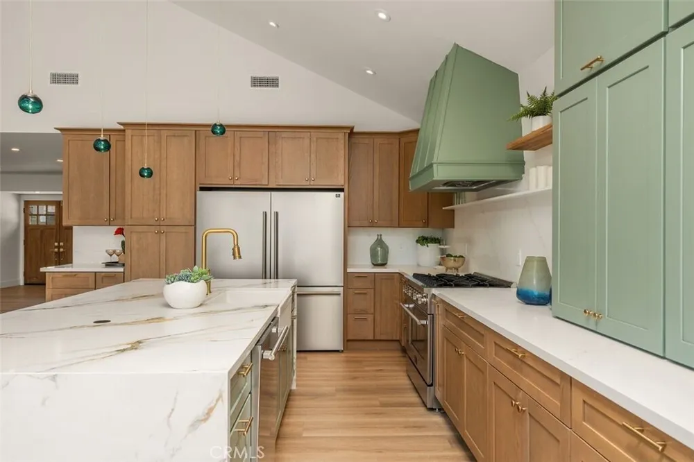 32 W Las Flores Dr, Altadena, CA 91001