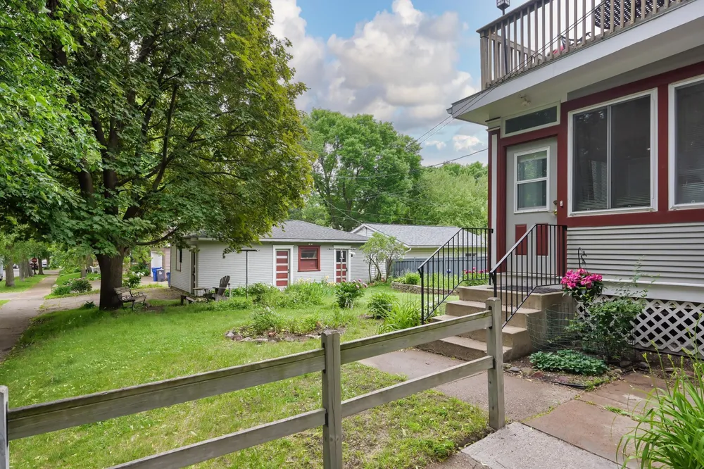 1854 Laurel Ave, St Paul, MN 55104