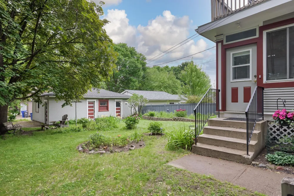 1854 Laurel Ave, St Paul, MN 55104