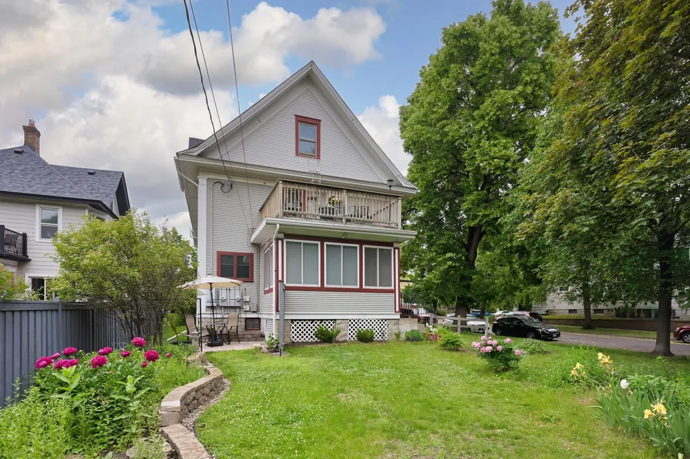 1854 Laurel Ave, St Paul, MN 55104